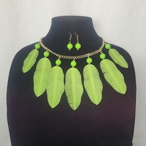 True Fashion Jewelry Green Leaf & Gold Necklace Earring Set